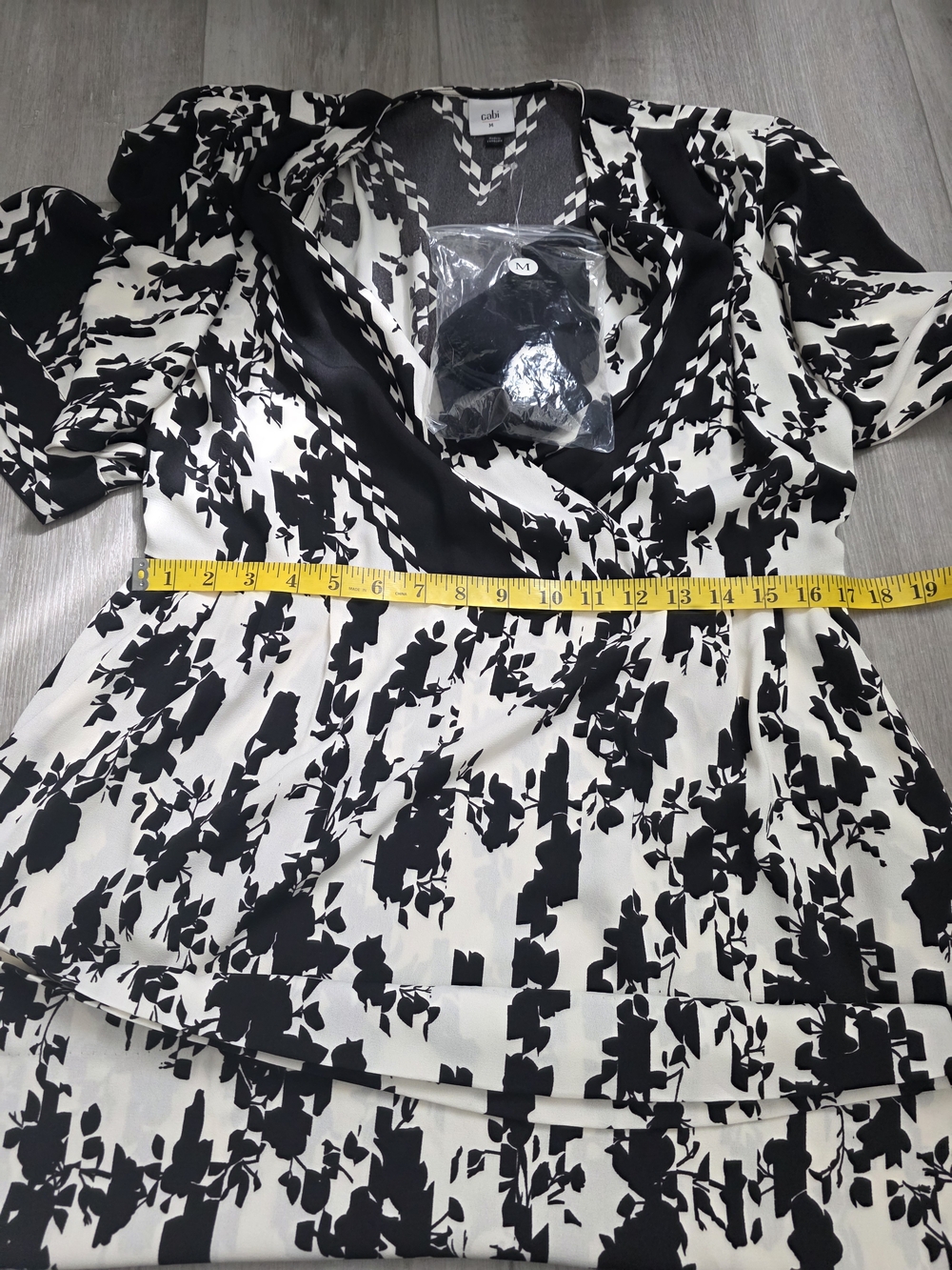 Cabi Black & White Floral V-Neck Dress Size Medium 3/4 sleeve - Picture 11 of 15